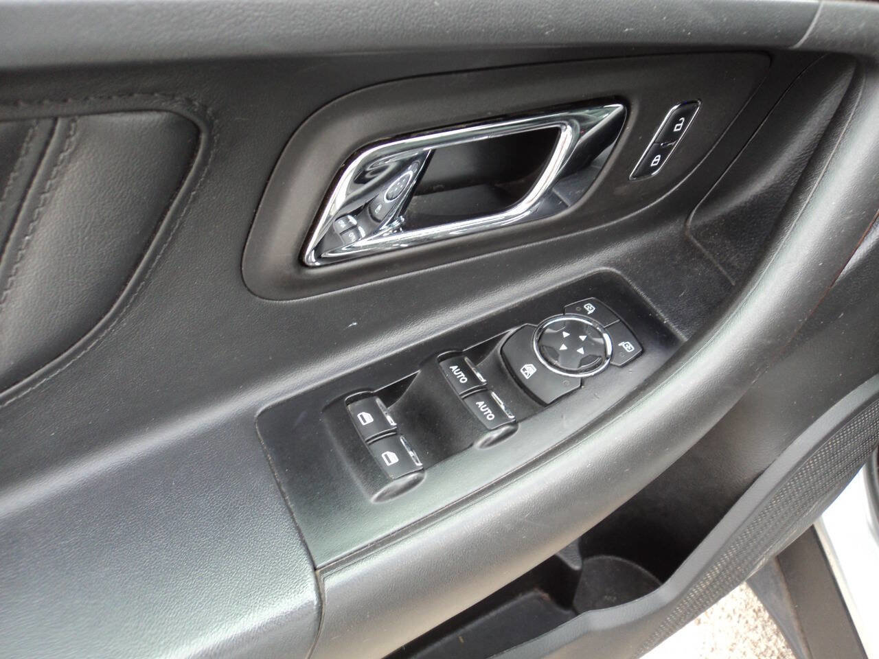 Used 2015 Ford Taurus Limited image 12