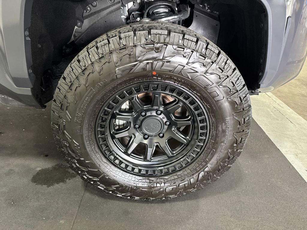 Used 2025 Toyota Tacoma TRD Sport image 9