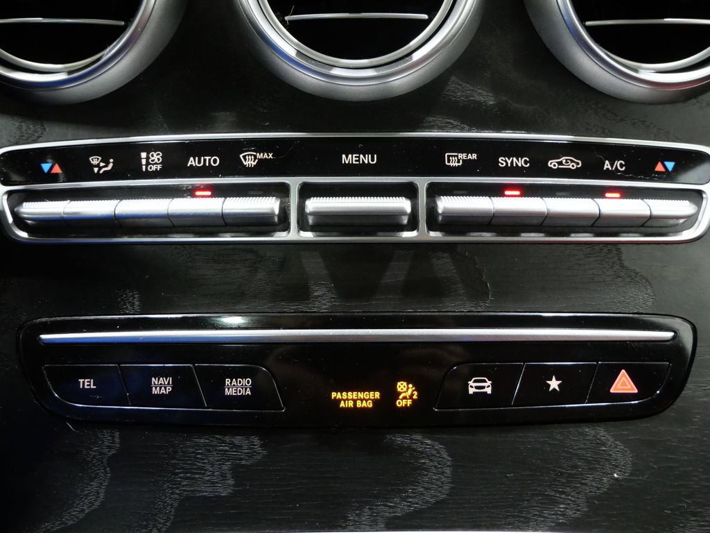 Used 2022 Mercedes-Benz GLC 300 4MATIC w/ AMG Line image 23