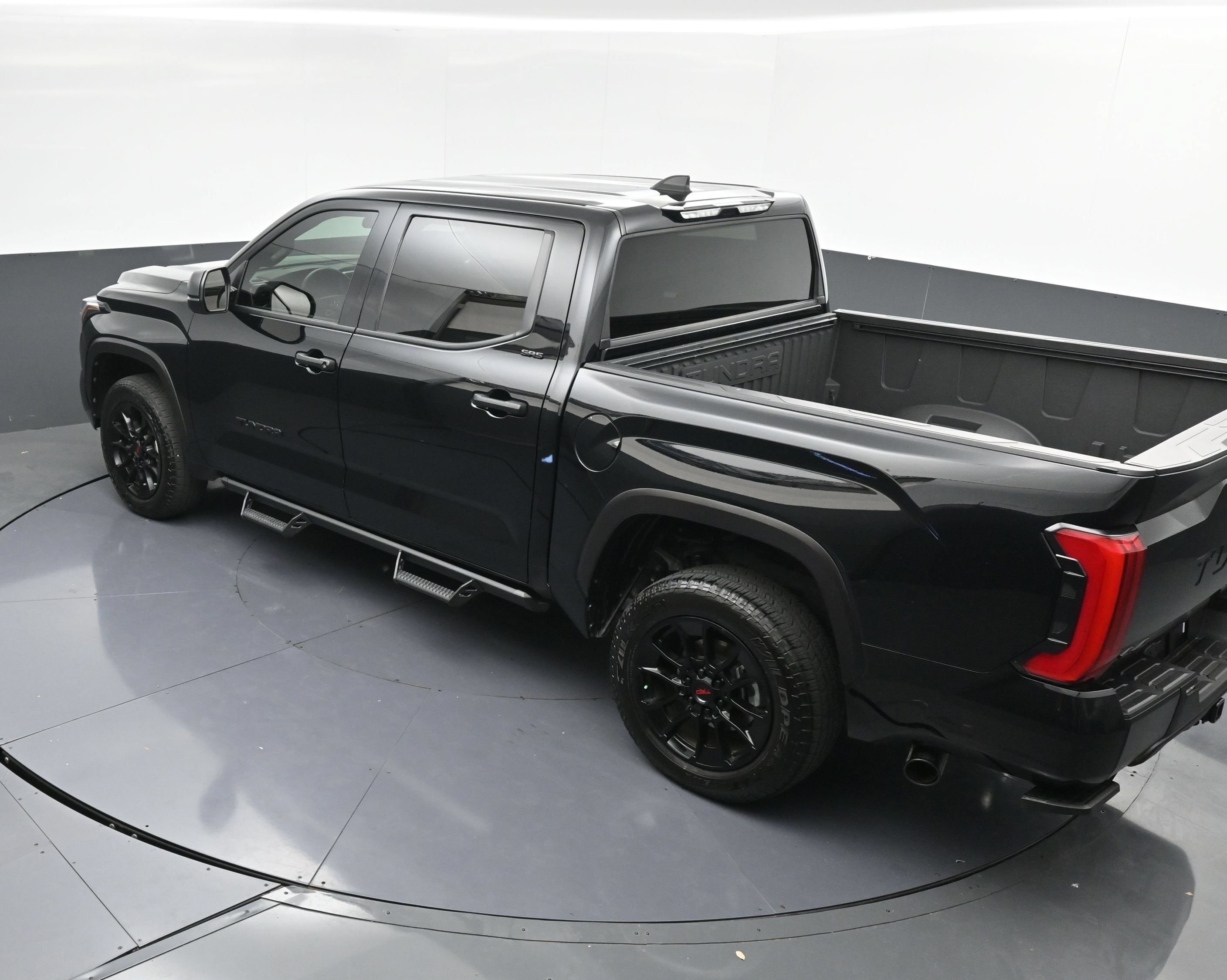 Used 2025 Toyota Tundra SR5 AWD/4WD image 36