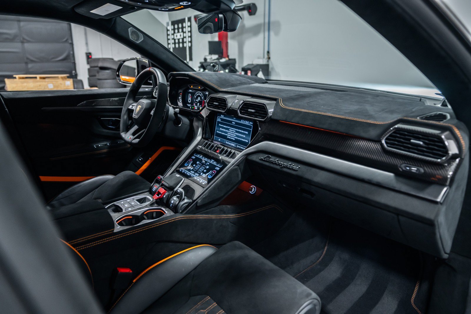 Used 2024 Lamborghini Urus Performante AWD/4WD image 13