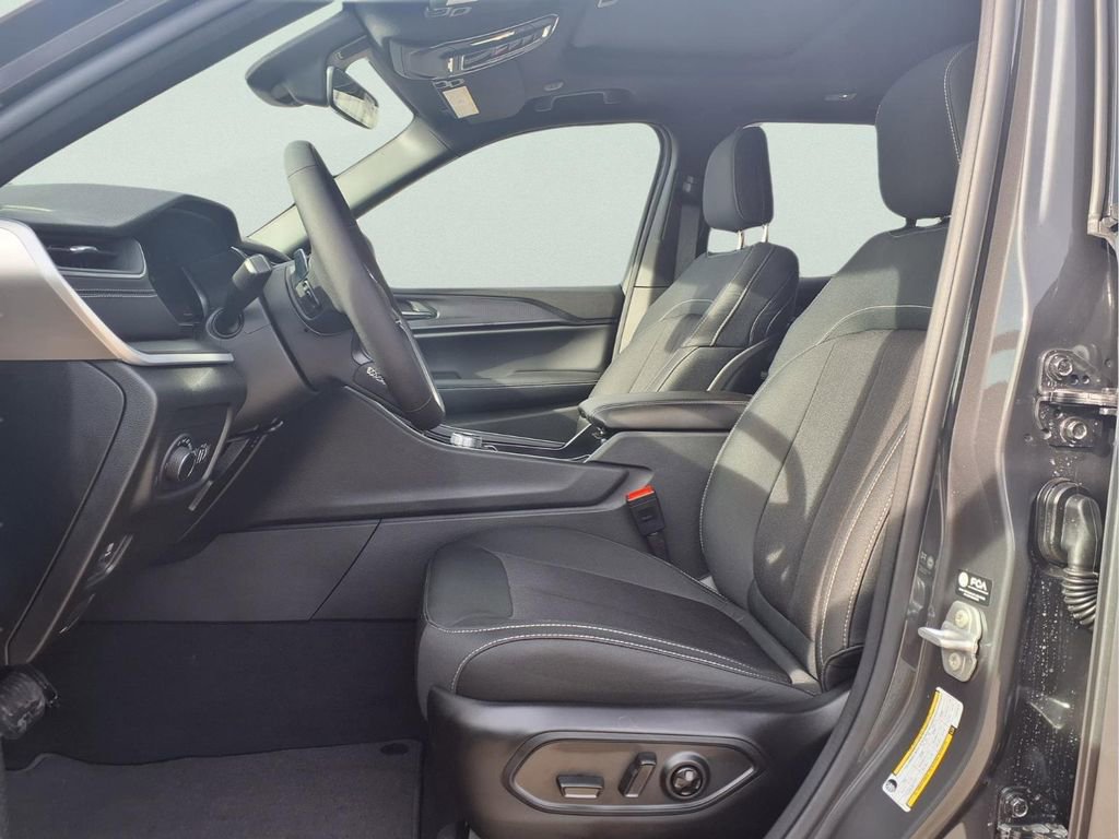 New 2026 Jeep Grand Cherokee Laredo X image 9