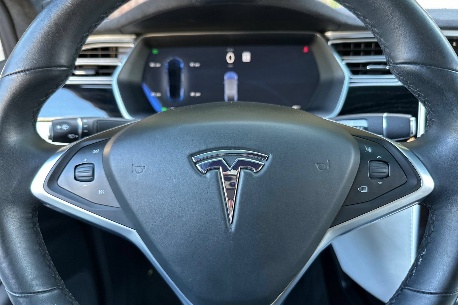 Used 2017 Tesla Model X 100D AWD/4WD image 23