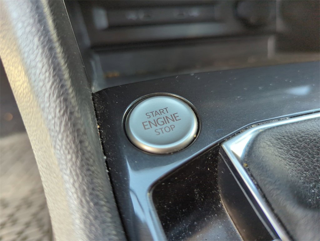 Used 2022 Volkswagen Tiguan SE R-Line image 44