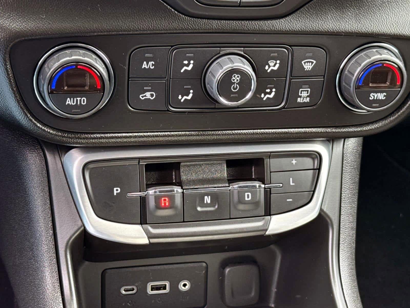 Used 2022 GMC Terrain SLE w/ Driver Convenience Package AWD/4WD image 18