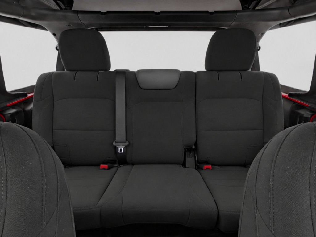 Used 2018 Jeep Wrangler Unlimited Sahara AWD/4WD image 25