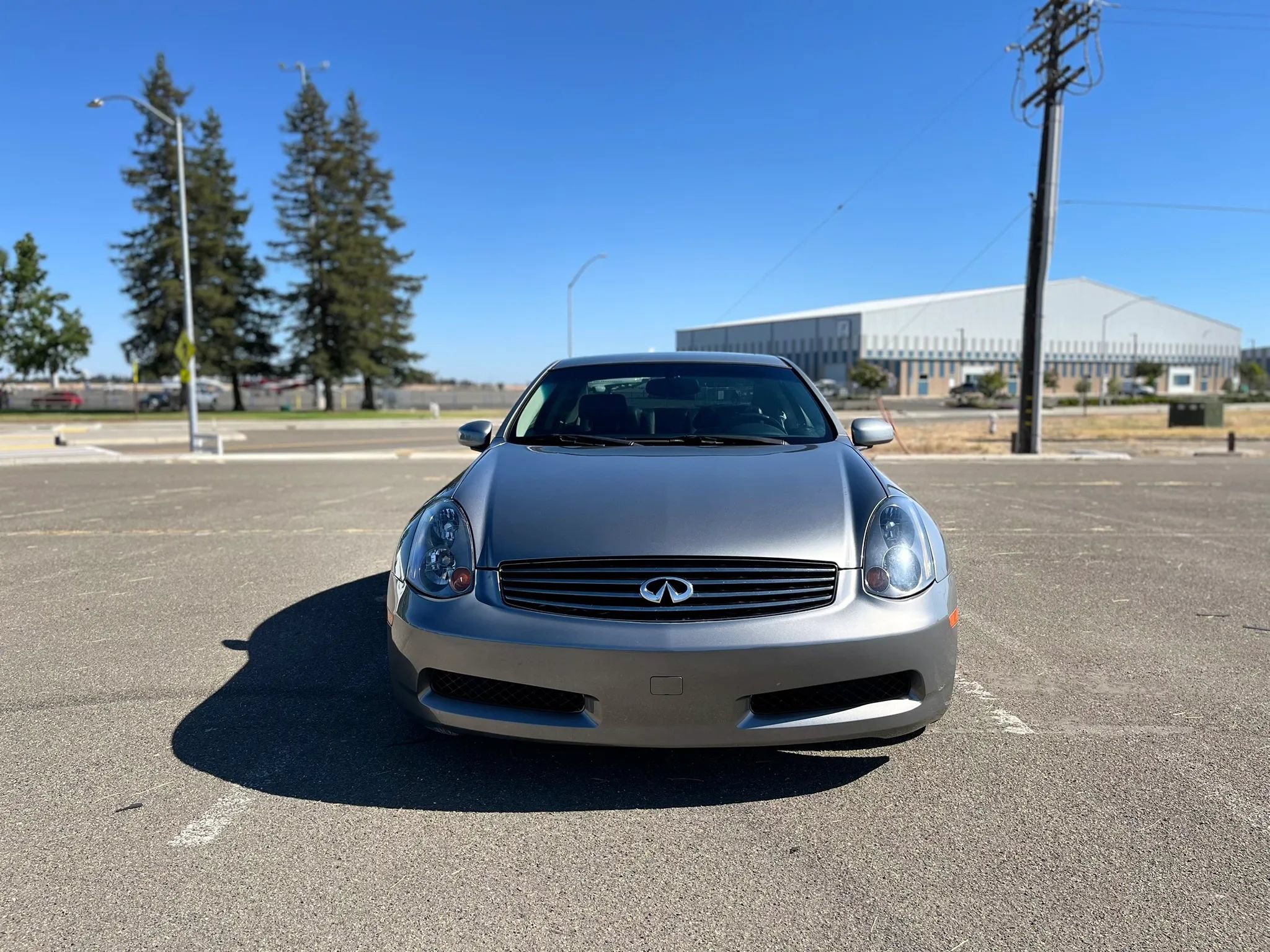Used 2004 INFINITI G35 Coupe w/ Premium Pkg RWD image 2
