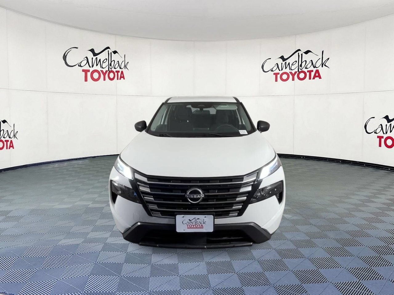 Used 2024 Nissan Rogue S AWD/4WD image 5