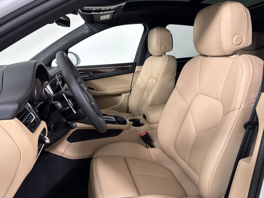 New 2026 Porsche Macan AWD/4WD image 5