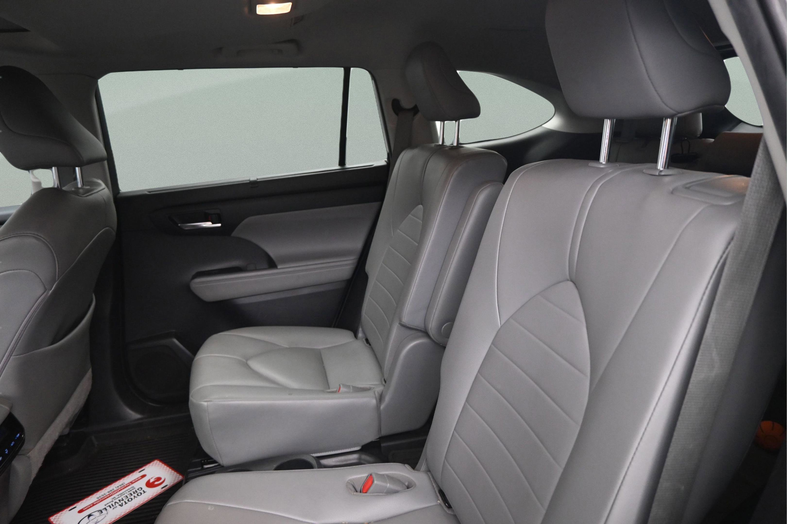 Used 2020 Toyota Highlander XLE AWD/4WD image 34