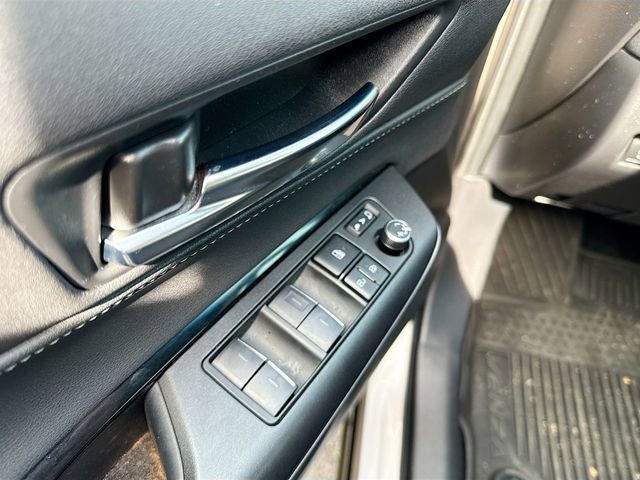 Used 2023 Toyota Venza LE image 17