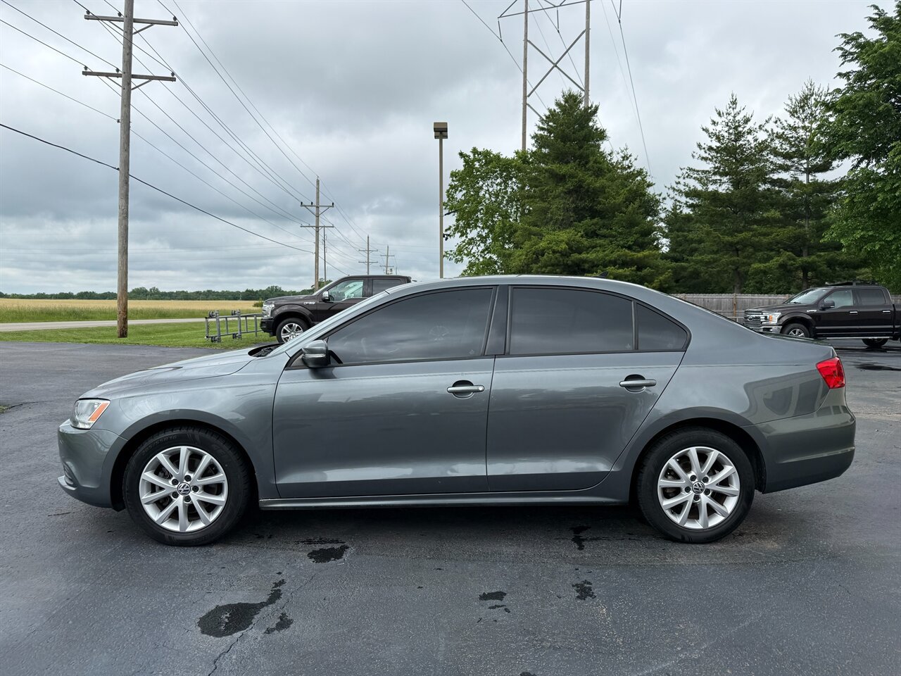 Used 2012 Volkswagen Jetta SE FWD image 3