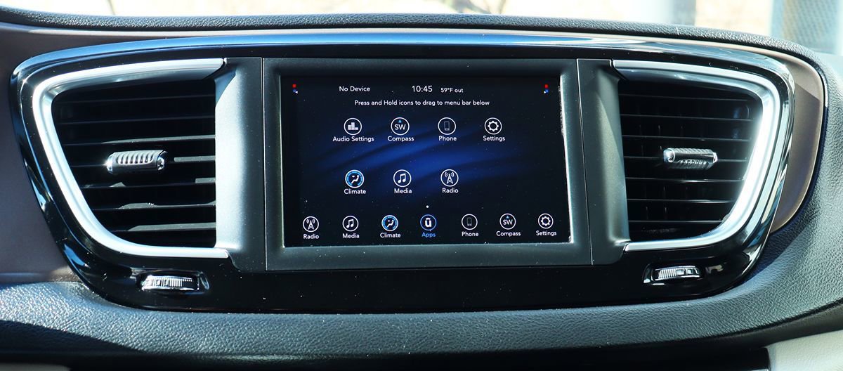 Used 2020 Chrysler Voyager L FWD image 50