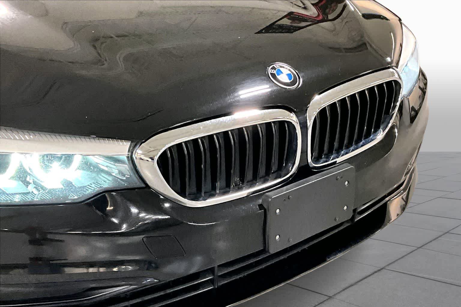Used 2020 BMW 530i w/ Convenience Package RWD image 32