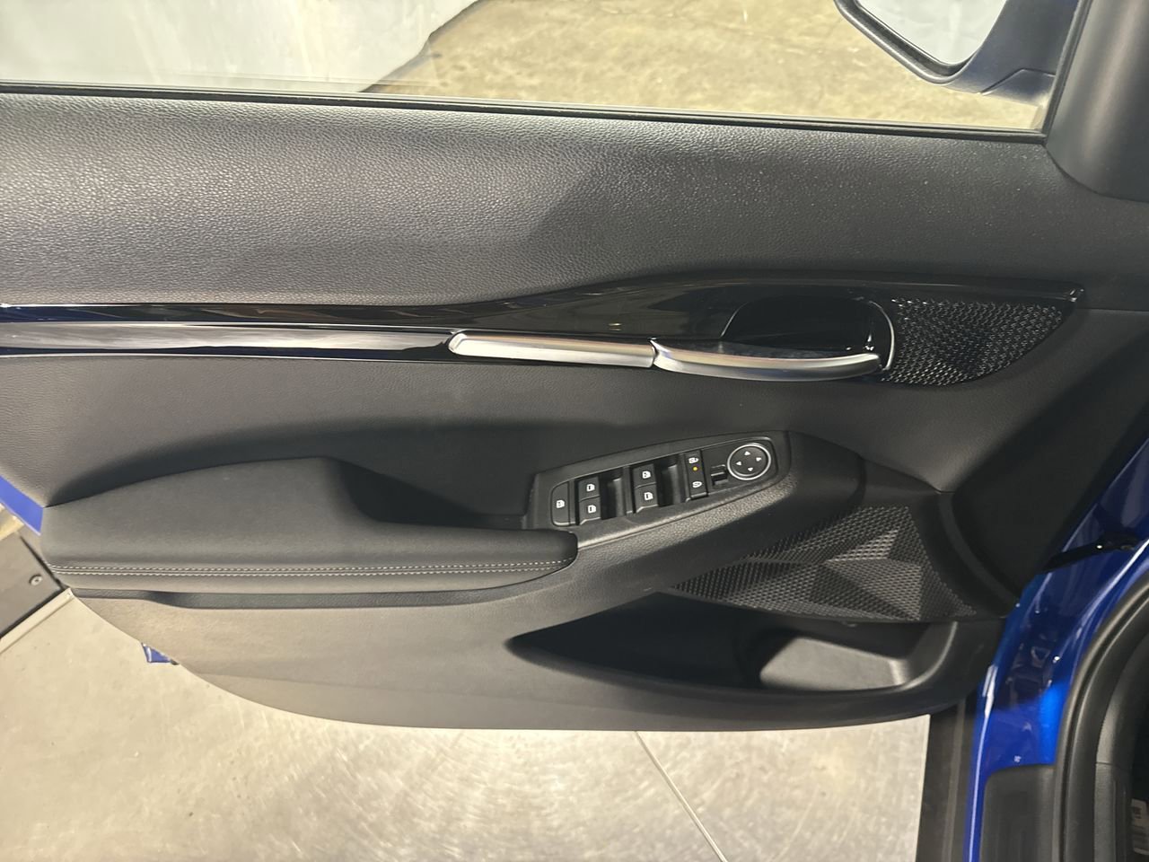 Certified 2025 Kia Seltos X-Line image 18