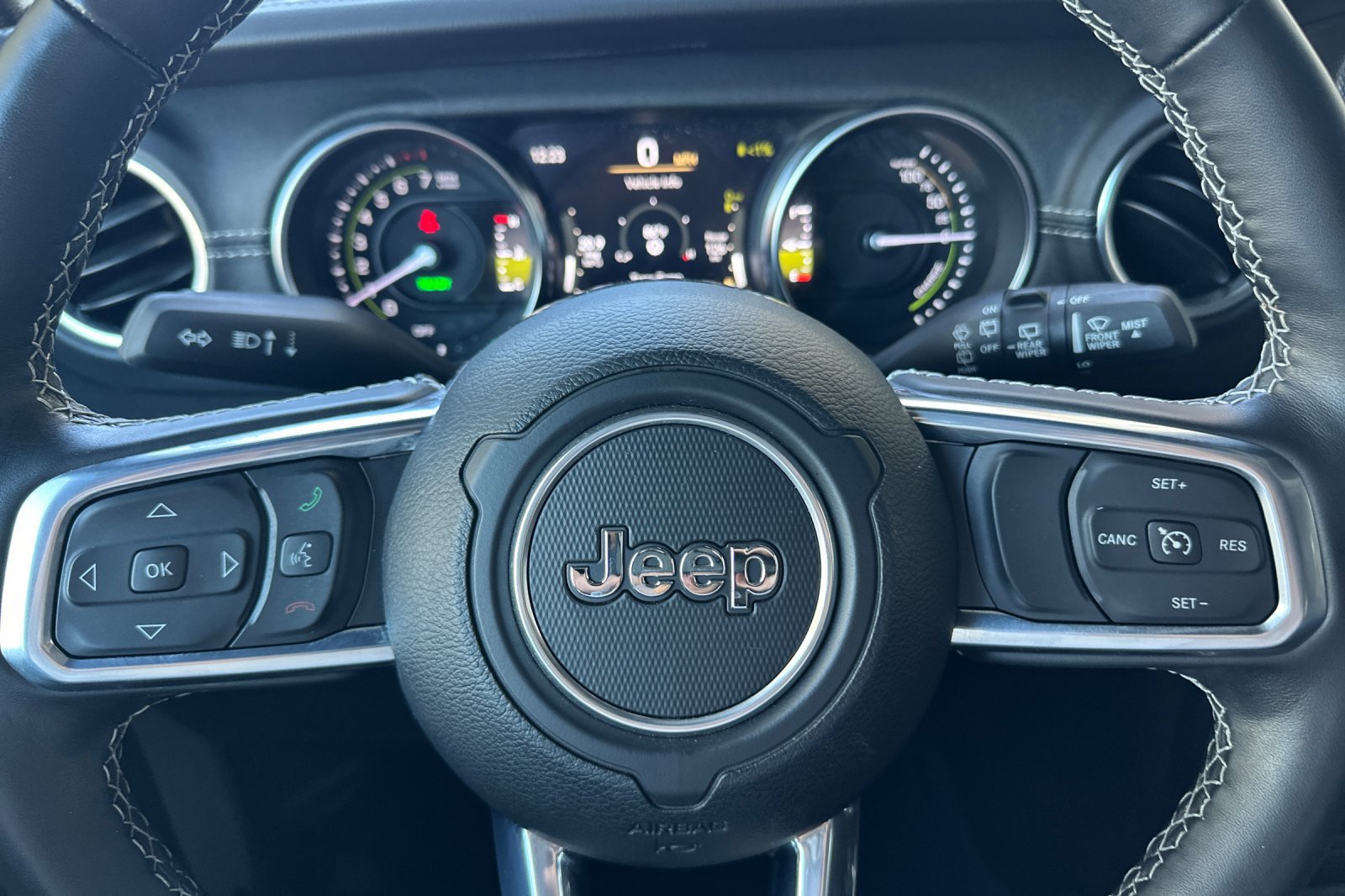 Used 2023 Jeep Wrangler Unlimited Sahara w/ Cold Weather Group AWD/4WD image 24