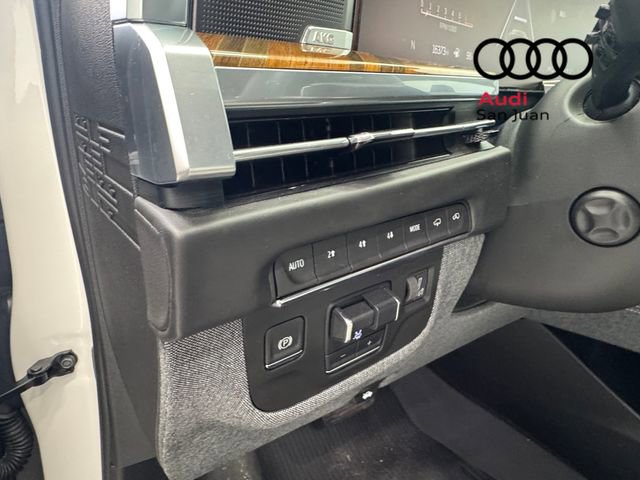 Used 2025 Cadillac Escalade Sport Platinum w/ LPO, ONYX Package AWD/4WD image 33