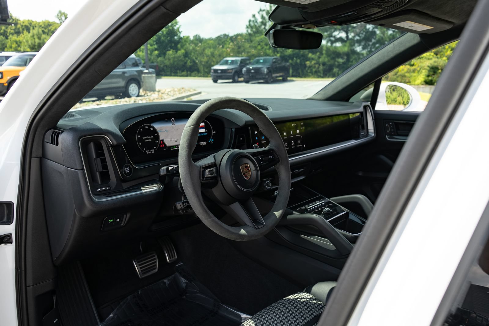 Used 2024 Porsche Cayenne S AWD/4WD image 24