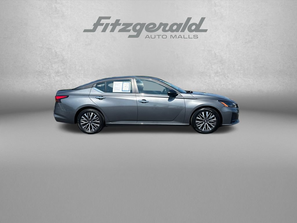 Used 2025 Nissan Altima 2.5 SV FWD image 9