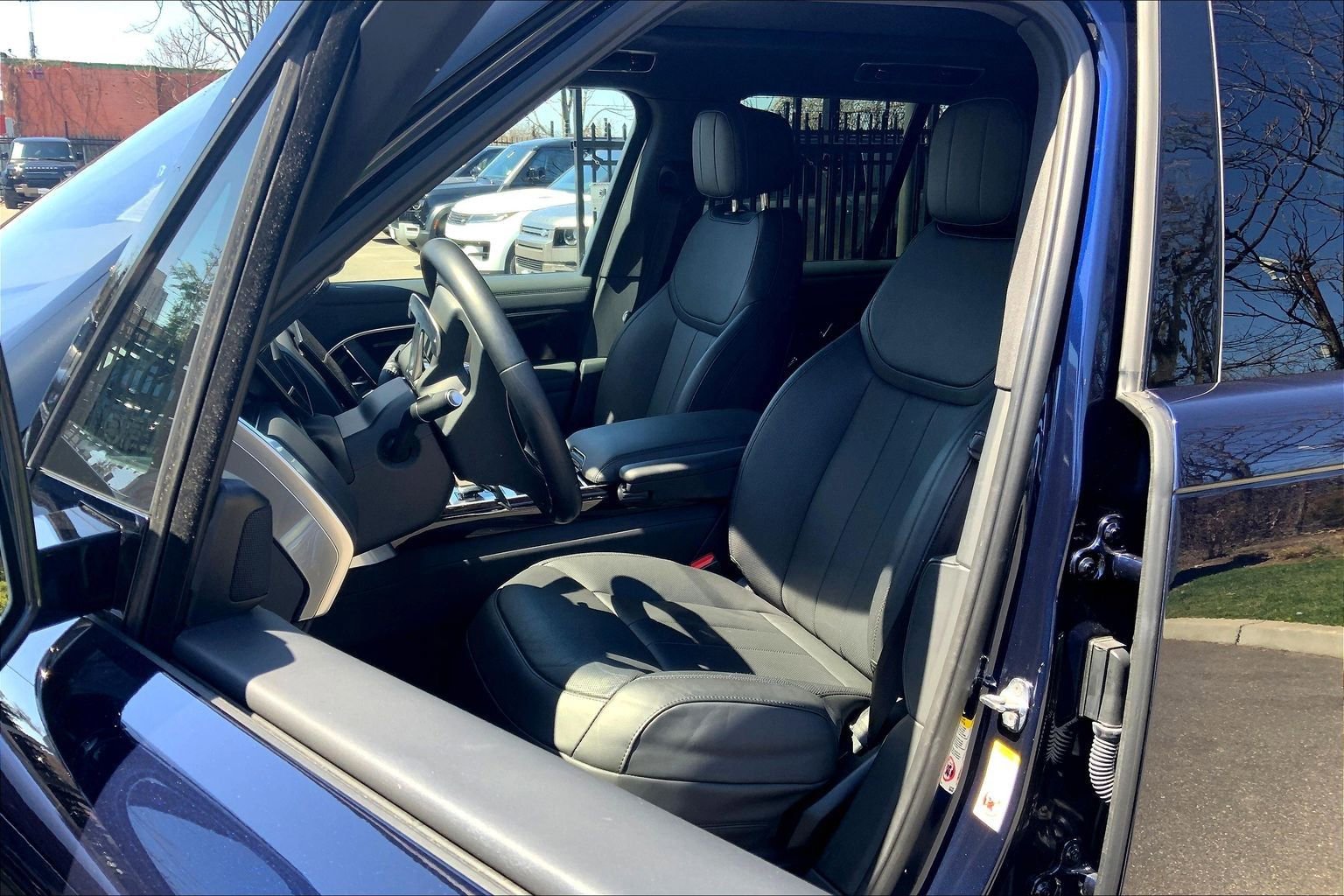 Used 2023 Land Rover Range Rover SE image 7