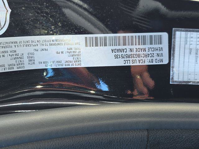 Used 2025 Chrysler Pacifica Select FWD image 39