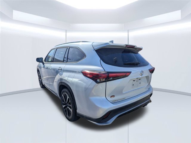 Certified 2022 Toyota Highlander XSE FWD image 4