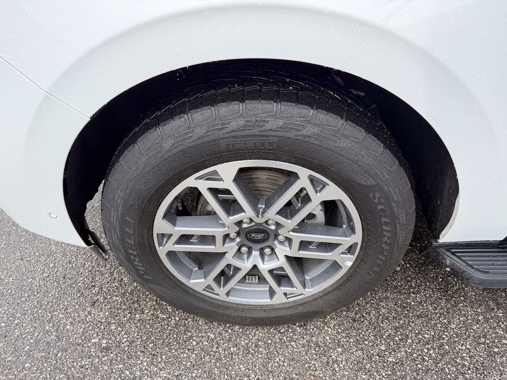 Certified 2025 Ford Expedition Active AWD/4WD image 33