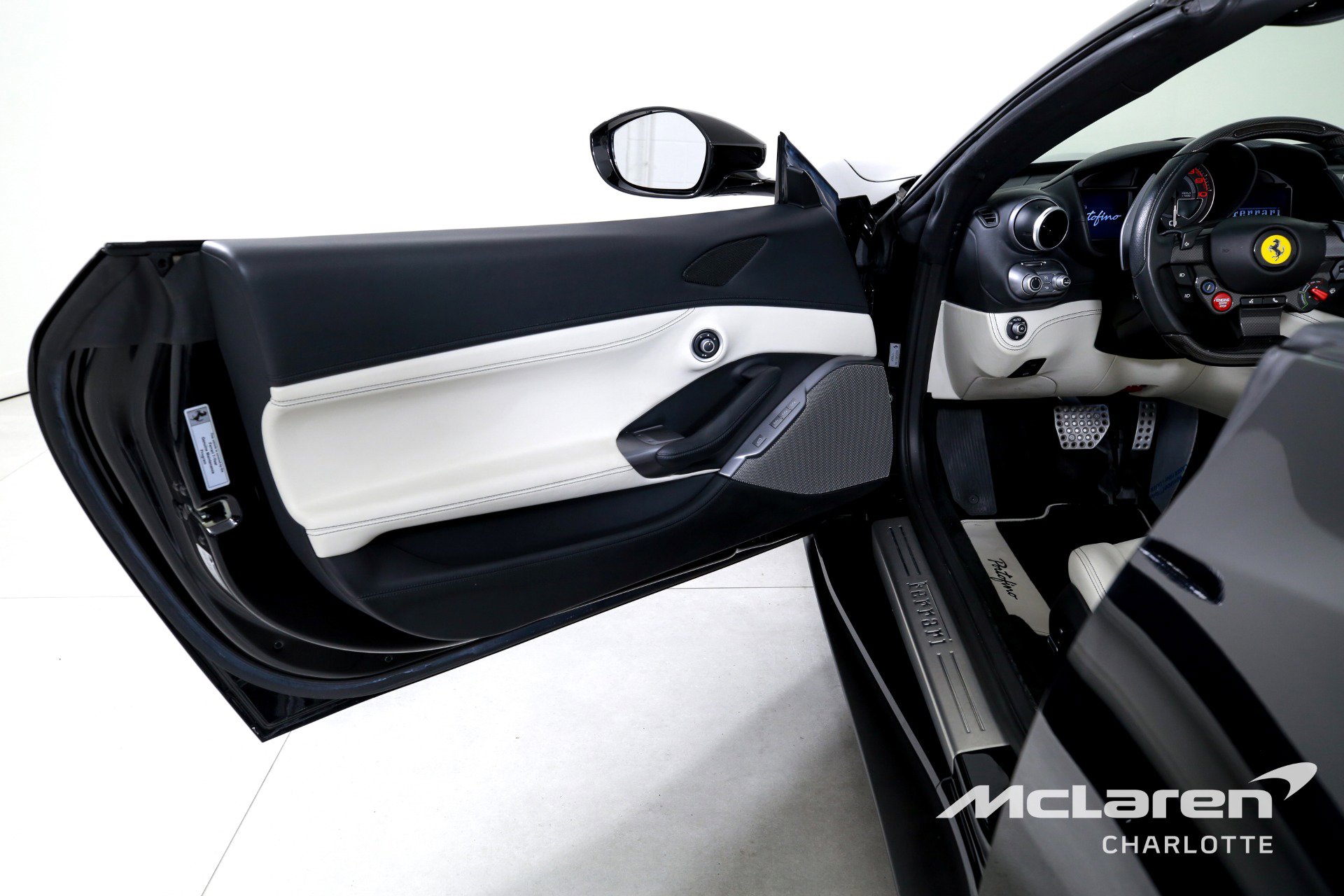 Used 2020 Ferrari Portofino image 11