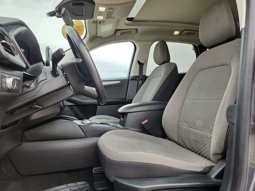 Used 2022 Ford Escape SE w/ SE Sport Appearance Package image 16