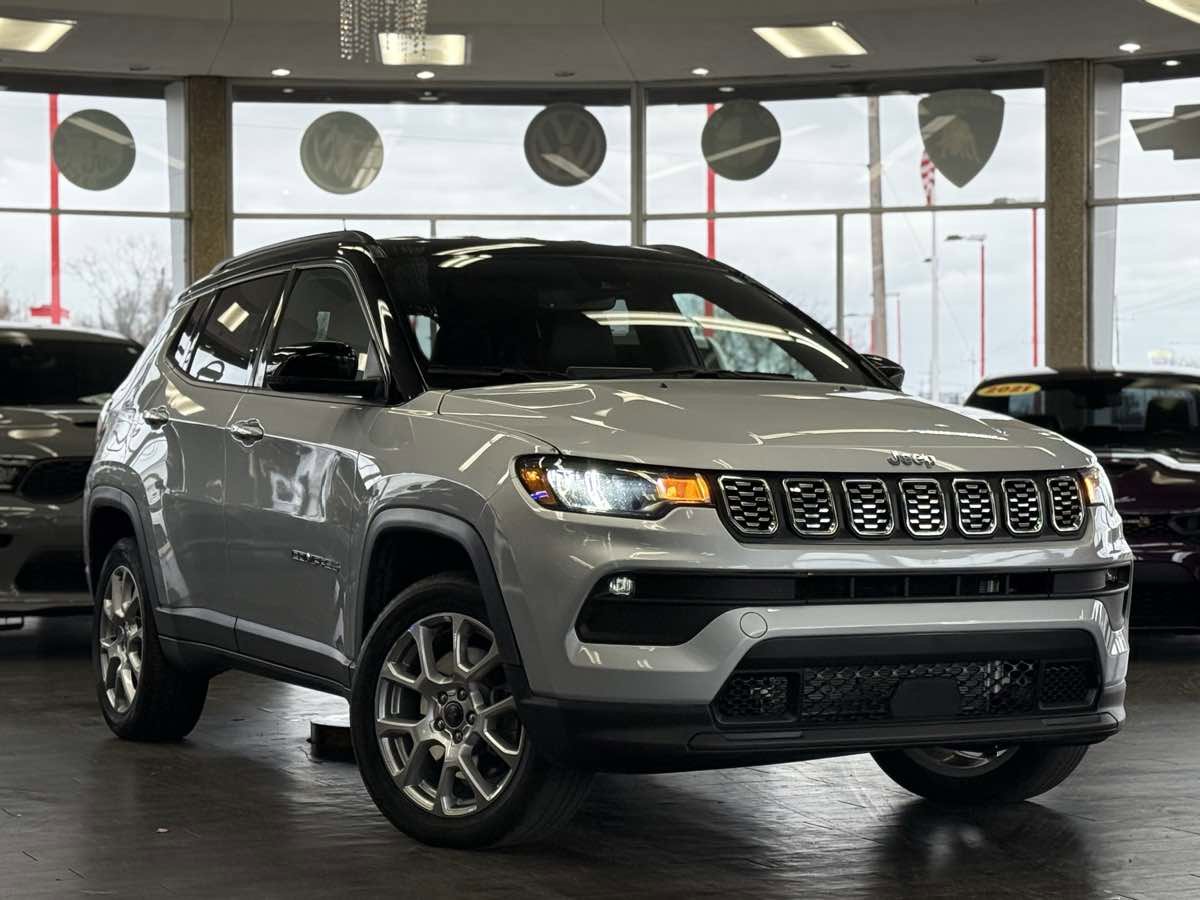 Used 2025 Jeep Compass Limited image 1