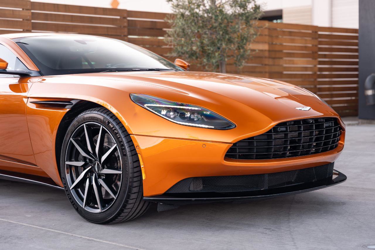 Used 2018 Aston Martin DB11 Coupe image 15