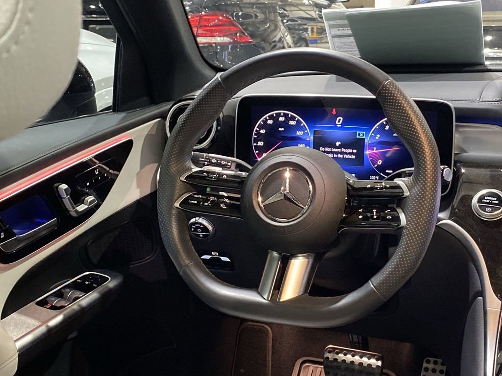 Used 2024 Mercedes-Benz GLC 300 image 3