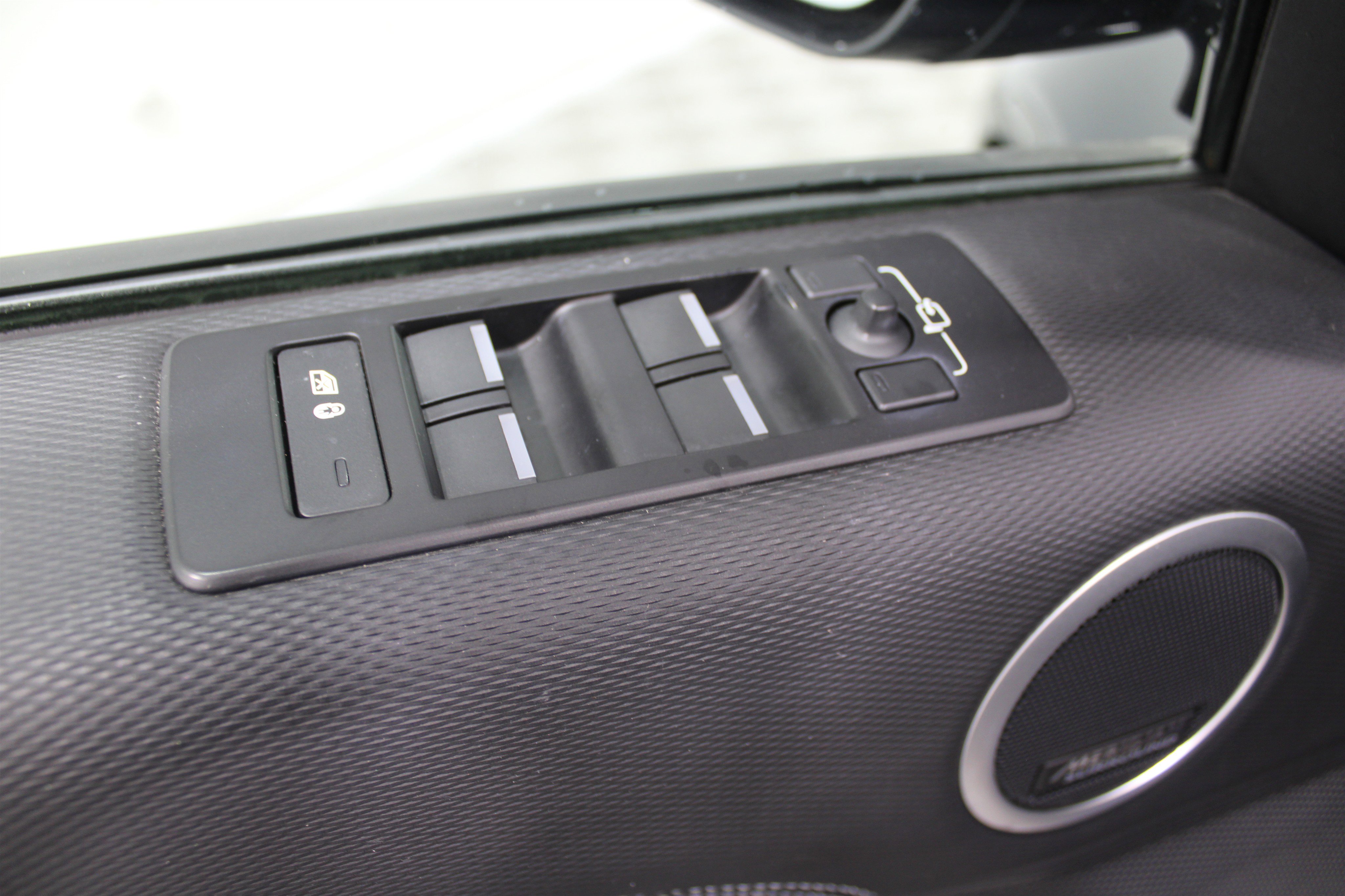 Used 2024 Land Rover Discovery Dynamic SE AWD/4WD image 7