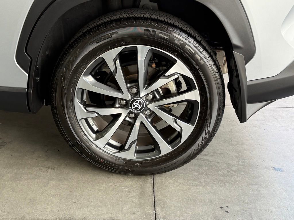 Certified 2022 Toyota Corolla Cross XLE w/ Convenience Package image 18