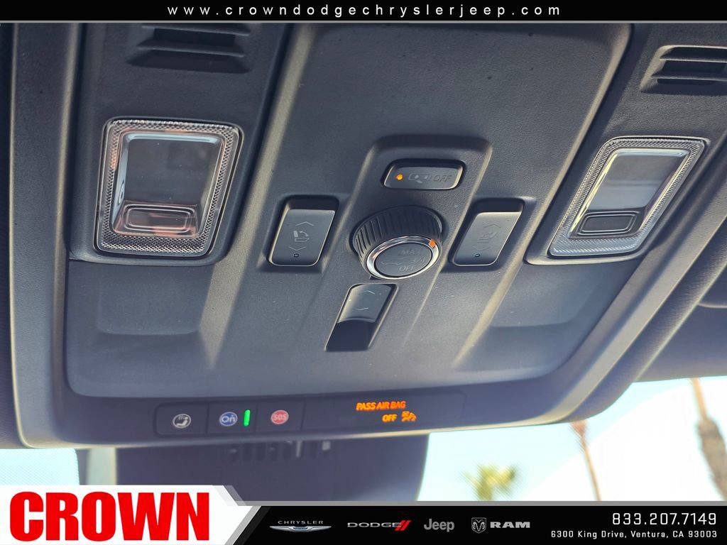 Used 2025 GMC Yukon XL Denali AWD/4WD image 31
