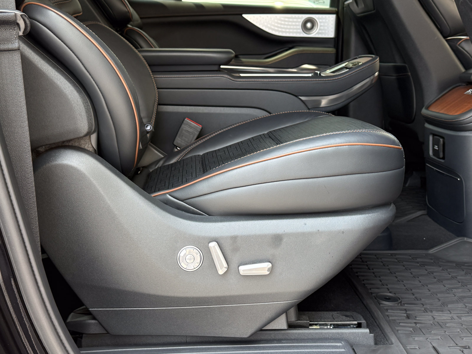 Certified 2025 Lincoln Navigator L Black Label AWD/4WD image 22