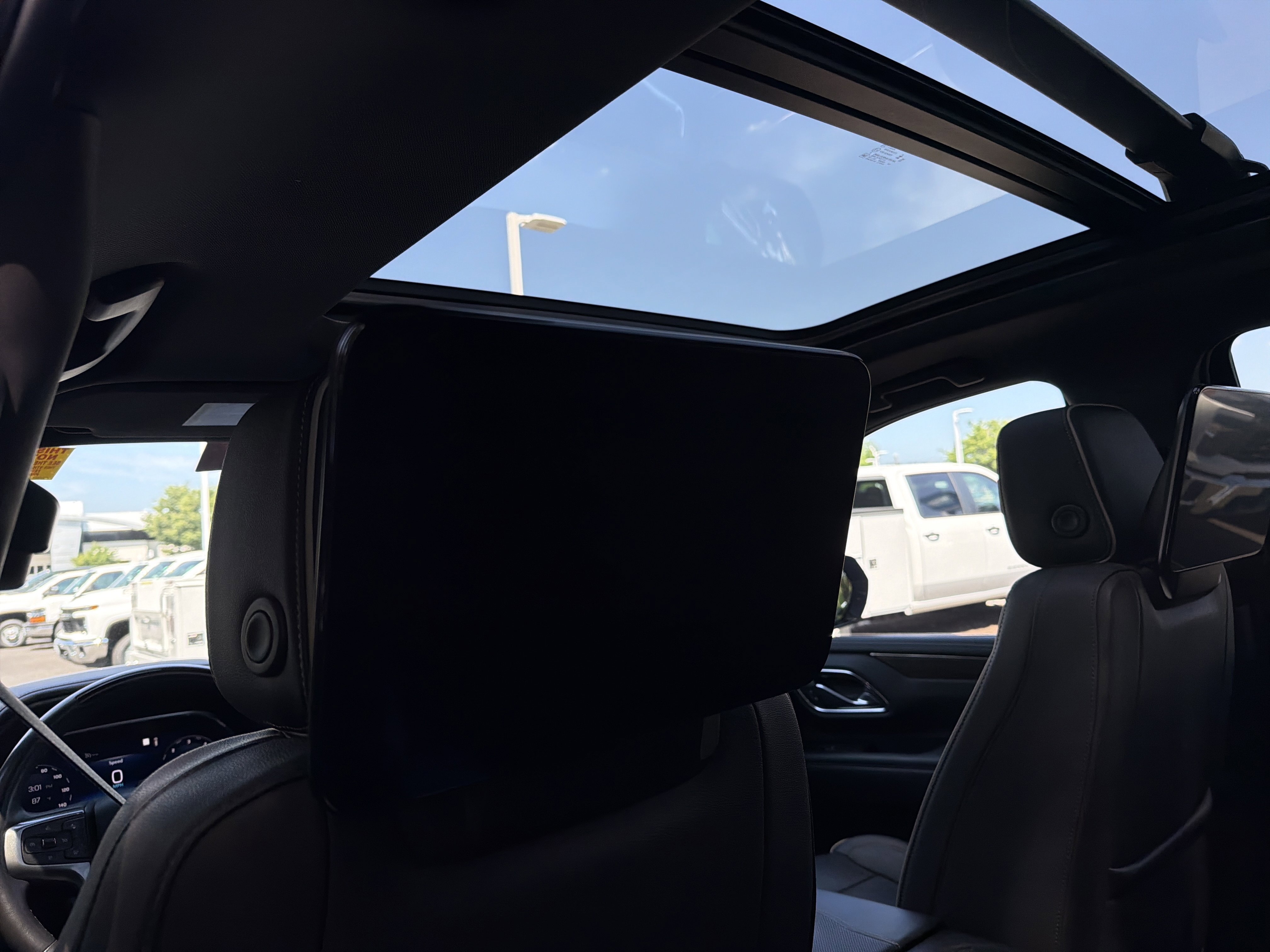 Used 2023 Chevrolet Tahoe Premier w/ Advanced Technology Package AWD/4WD image 28