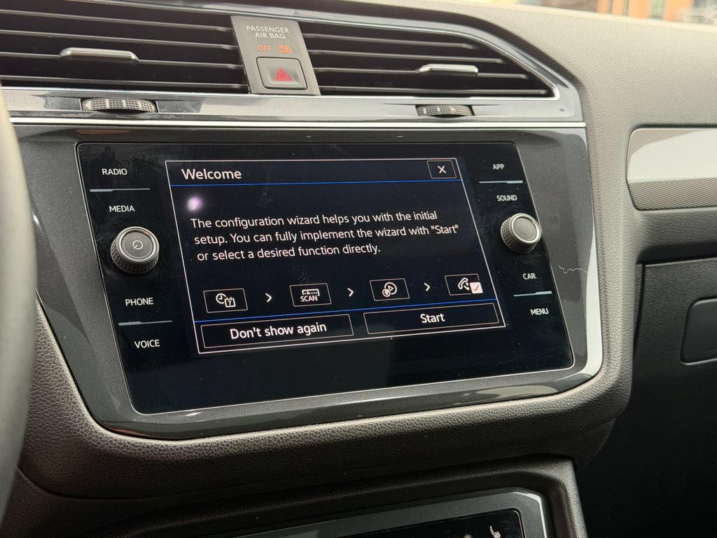 Certified 2023 Volkswagen Tiguan SE R-Line AWD/4WD image 16