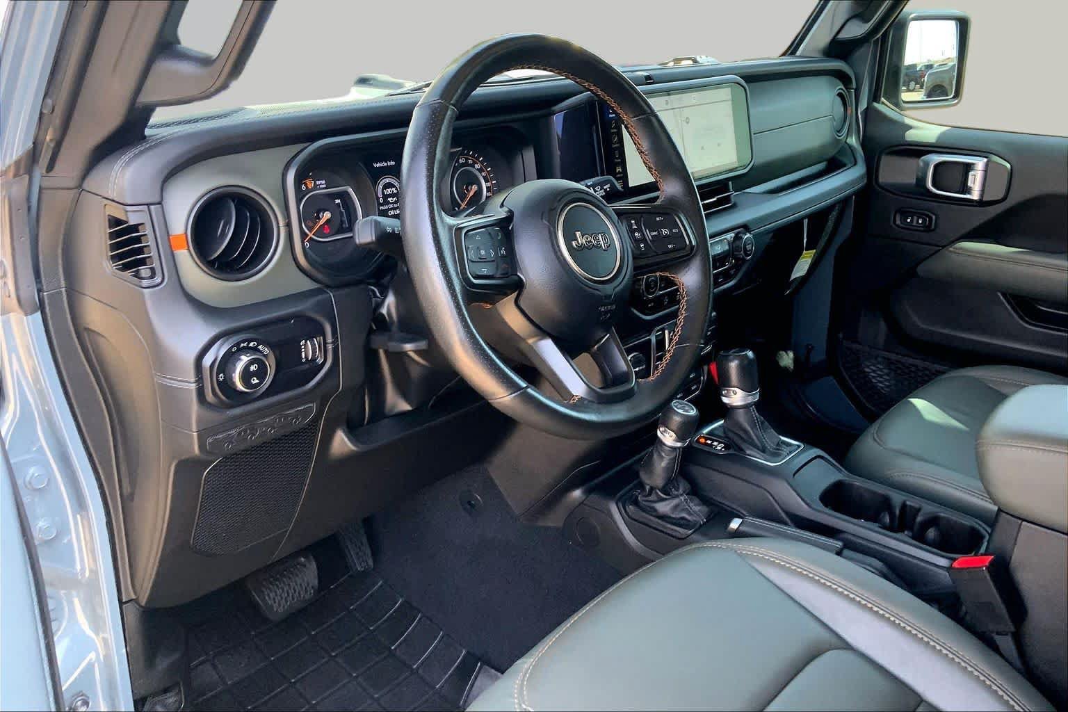 Used 2024 Jeep Gladiator Mojave w/ Safety Group AWD/4WD image 18