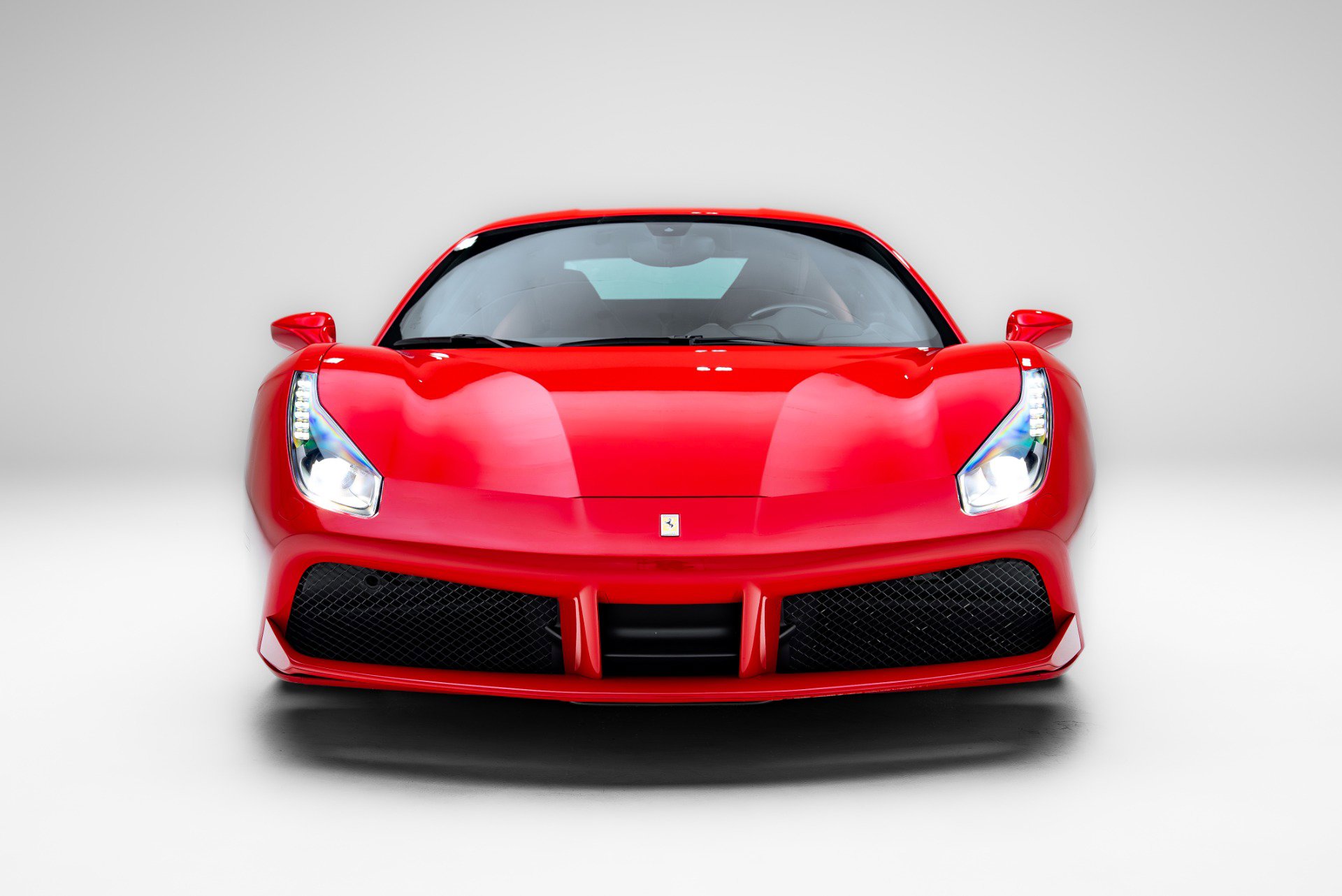 Used 2018 Ferrari 488 GTB image 2