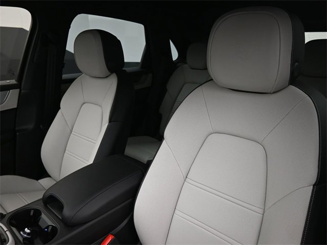 New 2025 Porsche Cayenne image 5