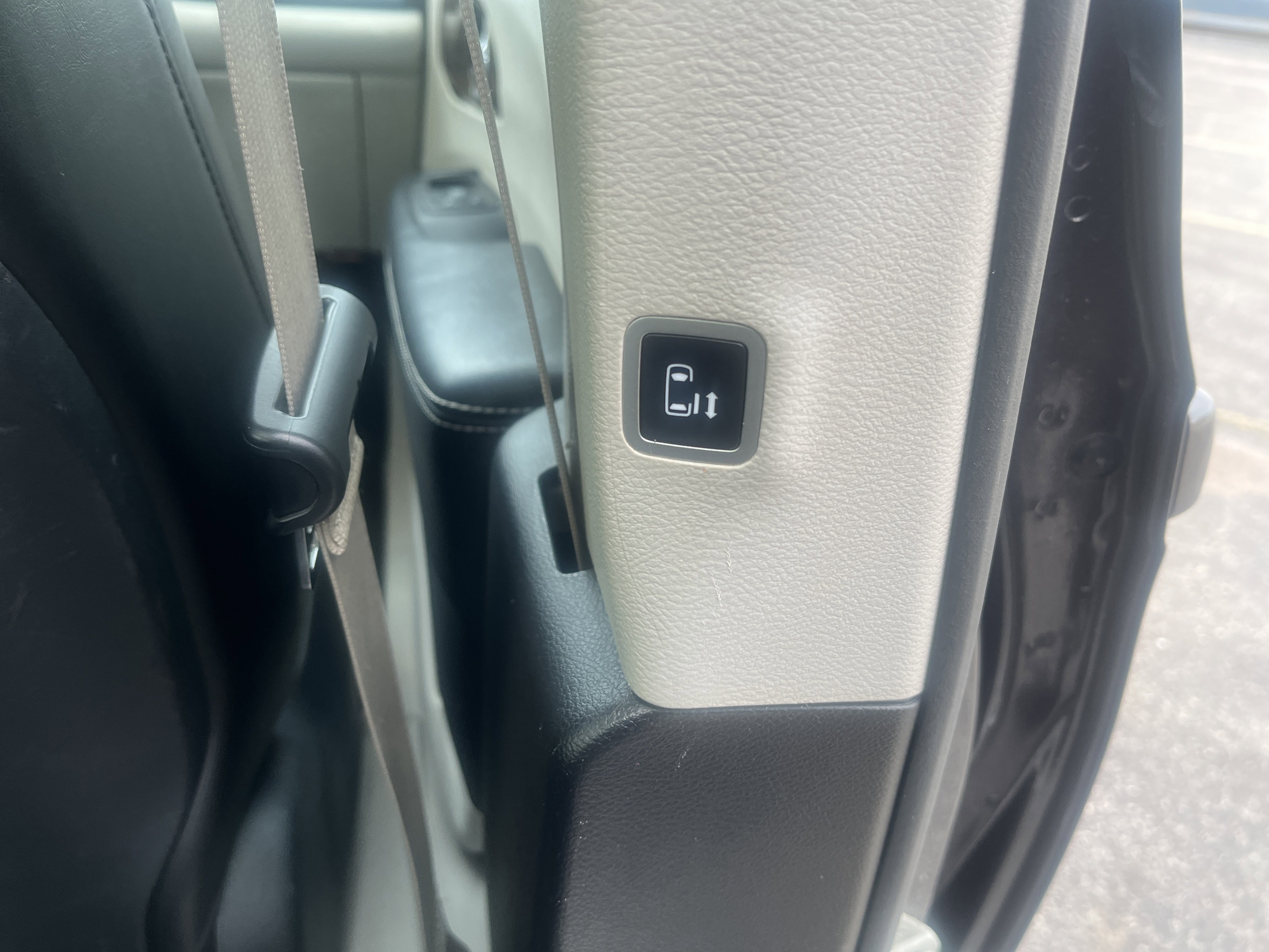 Used 2022 Chrysler Pacifica Limited FWD image 19