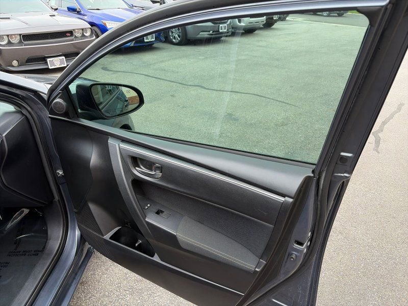 Used 2018 Toyota Corolla LE FWD image 16