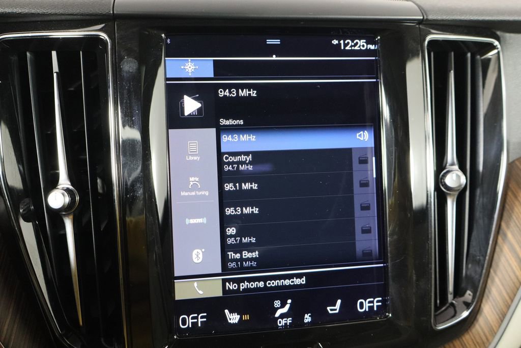 Used 2021 Volvo XC60 T5 Momentum w/ Premium Package image 36