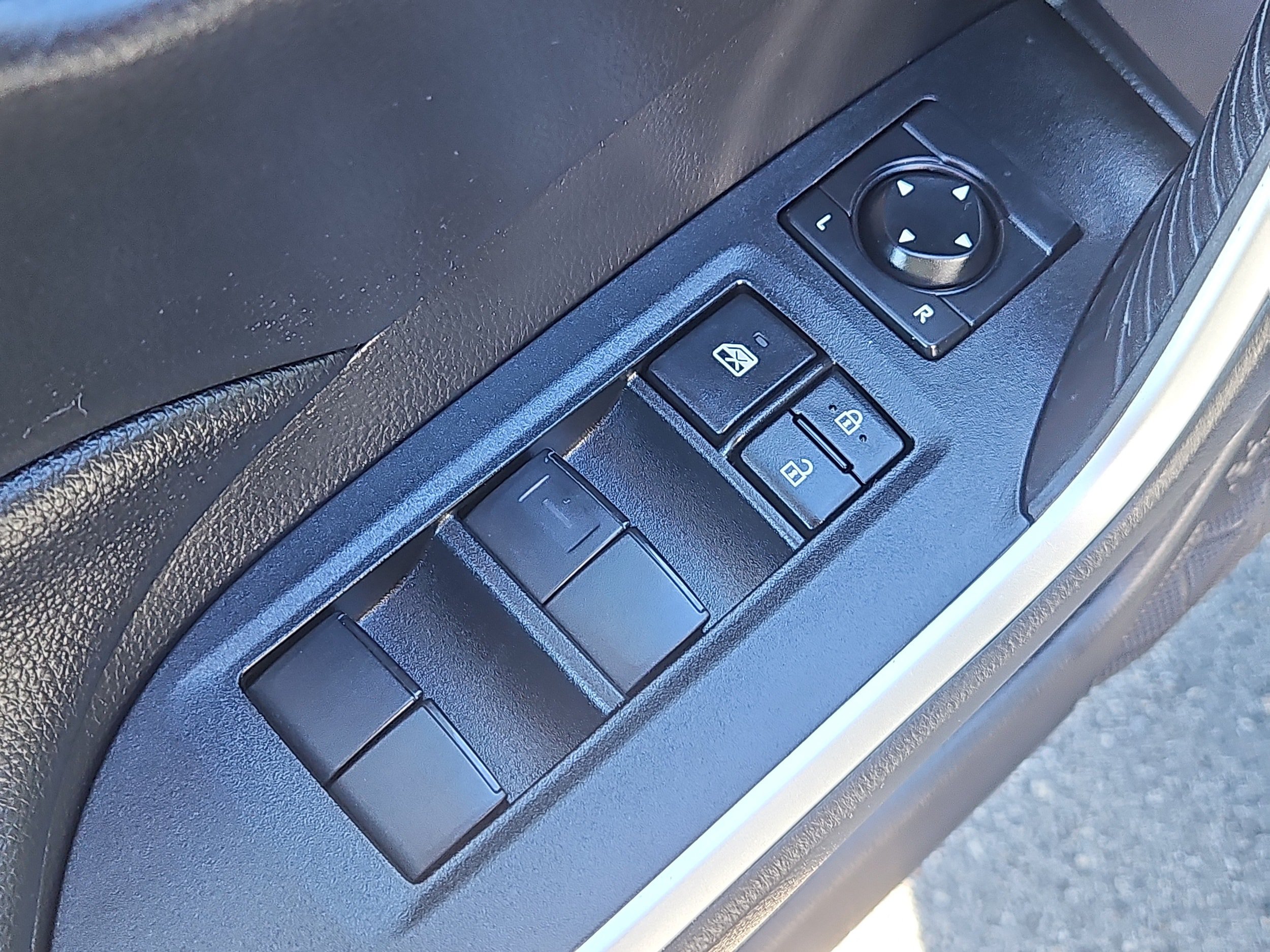 Used 2023 Toyota RAV4 LE AWD/4WD image 18