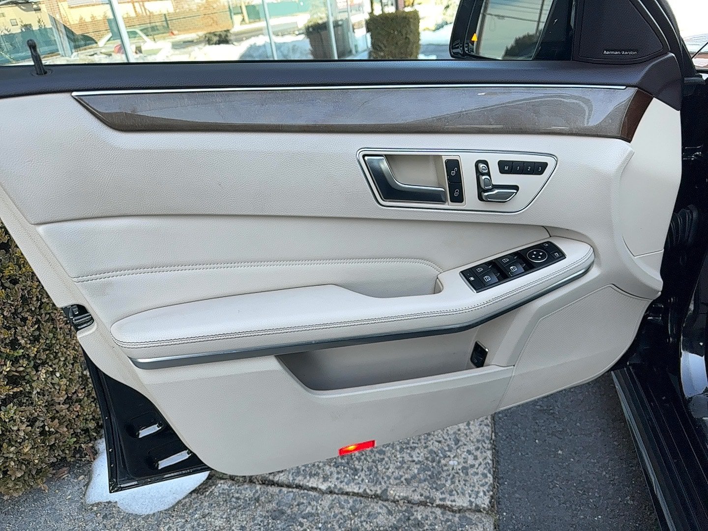 Used 2014 Mercedes-Benz E 350 4MATIC Sedan image 15