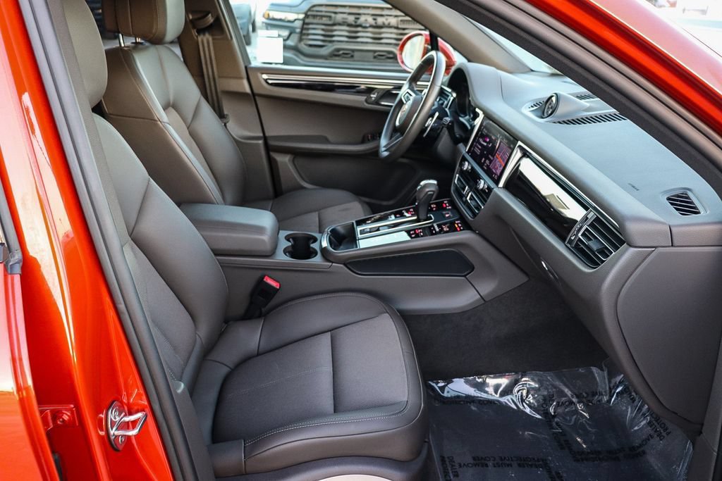 Used 2024 Porsche Macan AWD/4WD image 20