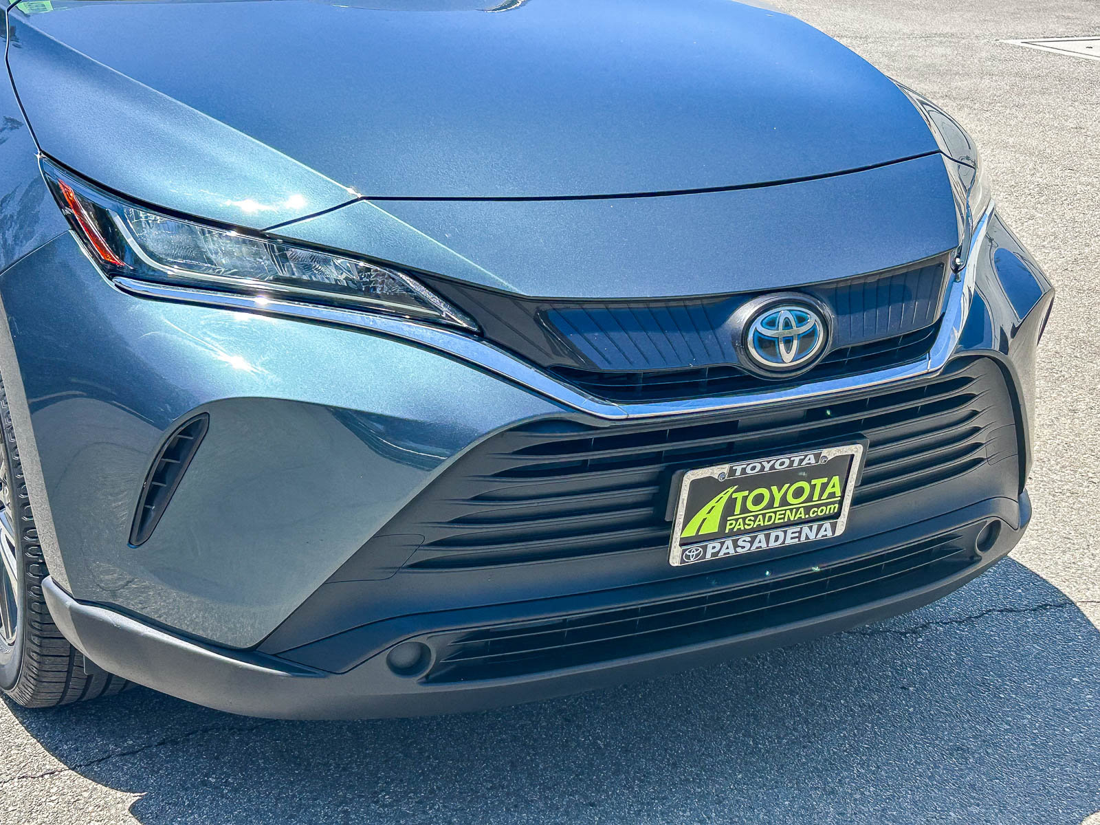 Used 2021 Toyota Venza LE w/ Carpet Mat Package (TMS) AWD/4WD image 5