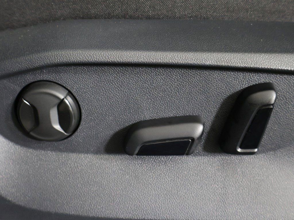 Used 2022 Volkswagen Tiguan SE w/ Panoramic Sunroof Package image 33