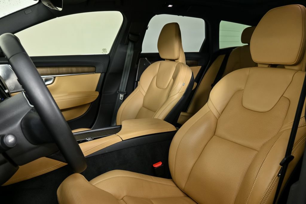 Certified 2024 Volvo V90 B6 Cross Country Ultimate w/ Protection Package Premier image 7